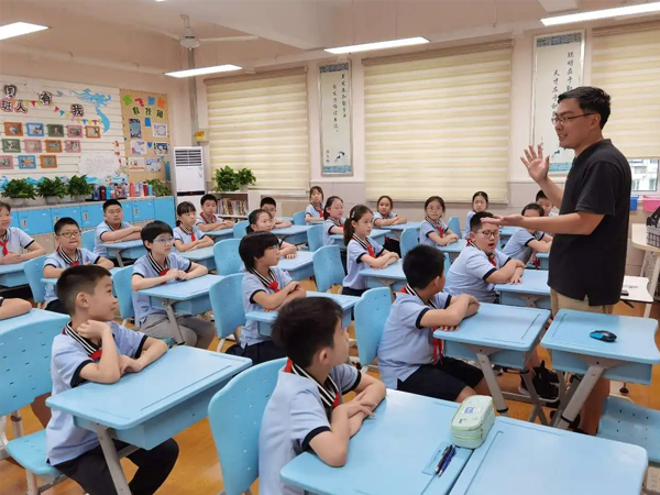 中小学违规使用手机检查